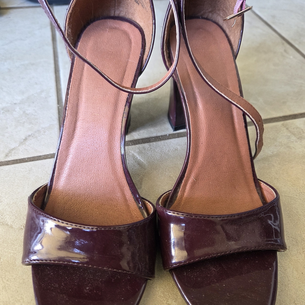 Elegant Burgundy Women's Heels - Picture 4 of 8